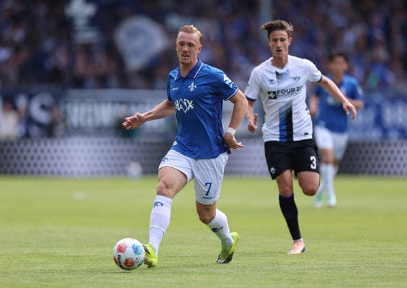 16.05.2026, Fussball 2. Bundesliga, SV Darmstadt 98 - SC Paderborn, v.l., Isac Lidberg (SV Darmstadt 98), Jonah Sticker (SC Paderborn) DFL DFB REGULATIONS PROHIBIT ANY USE OF PHOTOGRAPHS AS IMAGE SEQUENCES AND OR QUASI-VIDEO. xdcx Copyright: HMBxMedia Claus