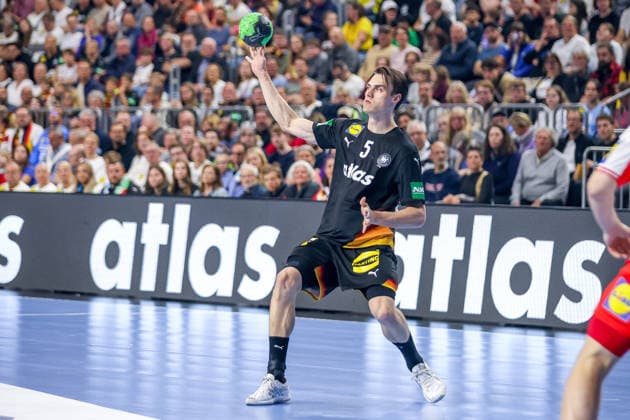 17.05.2026, xkwix, Handball, Länderspiel, Deutschland - Dänemark , Lanxess-Arena in Köln: Miro Schluroff (Germany 05) beim Passwurf Photo: xKamilxWilkowskixPressefotoKochx Nordrhein-Westfalen Deutschland