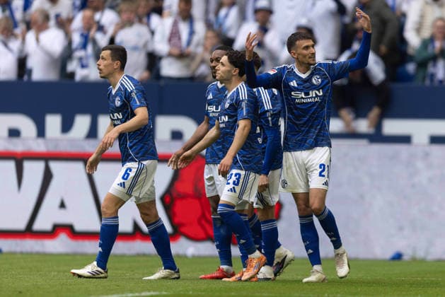 Fußball 2. Bundesliga 34. Spieltag FC Schalke 04 - Eintracht Braunschweig am 17.05.2026 in der Veltins Arena in Gelsenkirchen Torjubel zum 1:0 durch Adil Aouchiche ( Schalke ) DFL regulations prohibit any use of photographs as image sequences and or quasi-video.