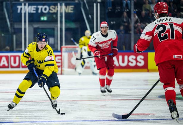 260517 Simon Holmström of Sweden during the 2026 IIHF Ice hockey, Eishockey World Championship, WM, Weltmeisterschaft match between Denmark and Sweden on May 17, 2026 in Fribourg. Photo: Jesper Zerman BILDBYRAN kod JZ JZ0716 ishockey ice hockey ishockey-vm 2026 vm 2026 iihf world championship danmark denmark sverige sweden bbeng Copyright: JESPERxZERMAN BB260517JZ021