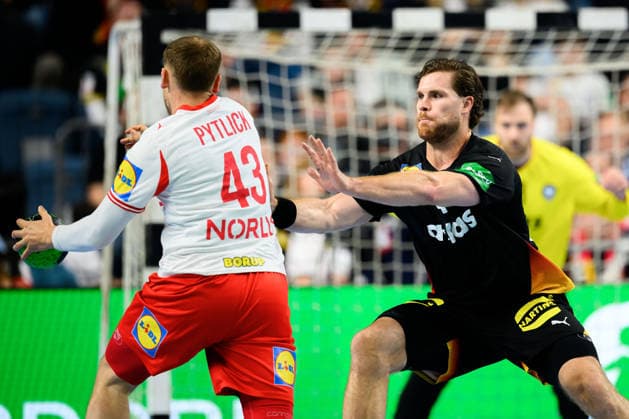 Koeln: Handball Laenderspiel - Deutschland - Daenemark v.li. Daenemarks Simon Pytlick, Johannes Golla (Deutschland) Koeln Lanxess Arena Deutschland
