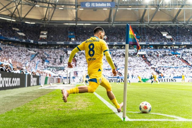 Deutschland: 2. Bundesliga 2025 2026, 34. Spieltag - FC Schalke 04 vs. Eintracht Braunschweig - 17.05.2026 - Veltins-Arena (Gelsenkirchen, Nordrhein-Westfalen) Mehmet Aydin (Eintracht Braunschweig) (8) Ecke Copyright: xCelinaxLeiersx