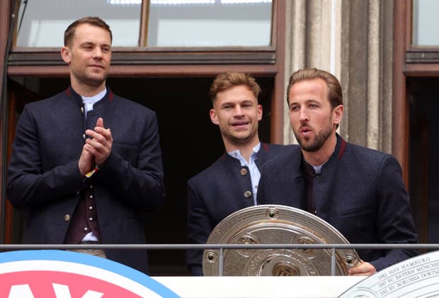 17.05.2026, Meisterfeier am Münchener Rathaus, Marienplatz Muenchen, im Bild: Manuel Neuer (FC Bayern Muenchen), Joshua Kimmich (FC Bayern Muenchen), und Harry Kane (FC Bayern Muenchen)