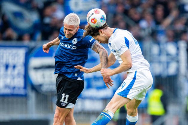 17.05.2026 - Fußball, 2025 2026, 2. Bundesliga, 34. Spieltag, DSC Arminia Bielefeld - Hertha BSC Berlin: (L-R) Joel Grodowski (Bielefeld), Linus Gechter (Berlin) DFL REGULATIONS PROHIBIT ANY USE OF PHOTOGRAPHS AS IMAGE SEQUENCES AND OR QUASI-VIDEO.