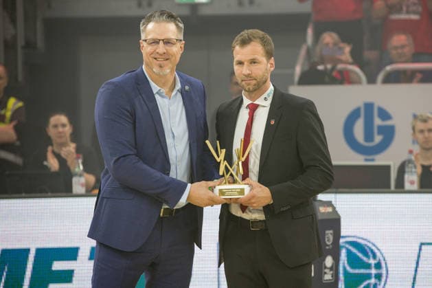 Bamberg, Deutschland 16. Mai 2026: 1. BBL Playoff Viertelfinale - 2025 2026 - Sp. 1 - Bamberg Baskets gegen Ratiopharm Ulmm Im Bild: easy Credit BBL-Awards für Anton Gavel (Bamberg) ist Trainer des Jahres Brose Arena Bayern Copyright: xFotostandx xSchmittx