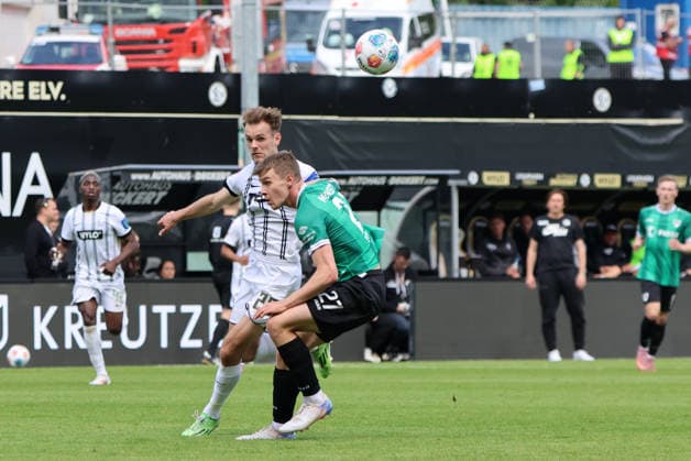 17.05.2026, Fussball, Herren, 2. Bundesliga, Saison 2025 2026, SV 07 Elversberg SC Preußen Münster, Tom Zimmerschied (SV 07 Elversberg), Jano ter Horst (SC Preußen Münster) Elversberg Ursapharm-Arena an der Kaiserlinde Saarland Deutschland (DEU) Copyright: xSebastianxBachx