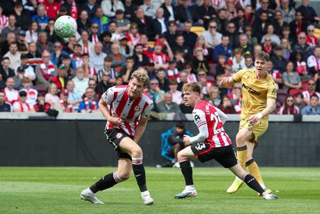 Jorgen Strand Larsen of Crystal Palace takes a shot while under pressure from Nathan Collins and Keane Lewis-Potter of Brentford Brentford v Crystal Palace, Football, Premier League, The Gtech Community Stadium, London, UK - 17 05 2026 EDITORIAL USE ONLY No use with unauthorised audio, video, data, fixture lists, club league logos or live services. Online in-match use limited to 120 images, no video emulation. No use in betting, games or single club league player publications.  Copyright: xAnthonyxHanc Shutterstockx 16880122n