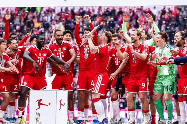 MUNICH, GERMANY - MAY 16: Joshua Kimmich (FC Bayern Muenchen, 6) lifting the trophy in front of his teammates after the Bundesliga match between FC Bayern Muenchen vs. 1. FC Koeln at Allianz Arena on matchday 34 of the 1. Bundesliga on May 16, 2026 in Munich, Germany. DFL REGULATIONS PROHIBIT ANY USE OF PHOTOGRAPHS AS IMAGE SEQUENCES AND OR QUASI-VIDEO. Bavaria Germany Copyright: xSteffiexWunderlx