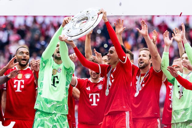 MUNICH, GERMANY - MAY 16: Sven Ulreich (FC Bayern Muenchen, 26) and Jamal Musiala (FC Bayern Muenchen, 10) lifting the trophy in front of their teammates after the Bundesliga match between FC Bayern Muenchen vs. 1. FC Koeln at Allianz Arena on matchday 34 of the 1. Bundesliga on May 16, 2026 in Munich, Germany. DFL REGULATIONS PROHIBIT ANY USE OF PHOTOGRAPHS AS IMAGE SEQUENCES AND OR QUASI-VIDEO. Bavaria Germany Copyright: xSteffiexWunderlx