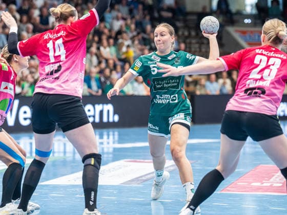 Sport Bilder des Tages Ann Kynast (Frisch Auf Frauen, 05) wirft aus dem Rueckraum, Frisch Auf Goeppingen vs. SV Union Halle-Neustadt, Handball, 1. Bundesliga, Spielzeit 2025 2026, 17.05.2026 Frisch Auf Goeppingen vs. SV Union Halle-Neustadt, Handball, 1. Bundesliga, Spielzeit 2025 2026, 17.05.2026 Goeppingen Copyright: xMichaelxSchmidt Eibner-Pressefotx EP_MST