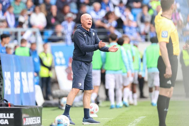 Uwe Roesler (VfL Bochum, Chef-Trainer), Karlsruher SC vs. VfL Bochum, 2. Bundesliga, 34. Spieltag, 2025 2026, 17.05.2026, DFL REGULATIONS PROHIBIT ANY USE OF PHOTOGRAPHS AS IMAGE SEQUENCES AND OR QUASI-VIDEO, Karlsruher SC vs. VfL Bochum, 2. Bundesliga, 34. Spieltag, 2025 2026, 17.05.2026 Karlsruhe Copyright: xEibner-Pressefoto JanxPrihodax EP_JPA