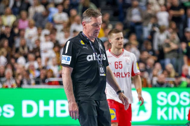 17.05.2026, xkwix, Handball, Länderspiel, Deutschland - Dänemark , Lanxess-Arena in Köln: Headcoach Alfred Gislason (Germany hc) schaut enttaeuscht beim Halbzeitpfiff Photo: xKamilxWilkowskixPressefotoKochx Nordrhein-Westfalen Deutschland