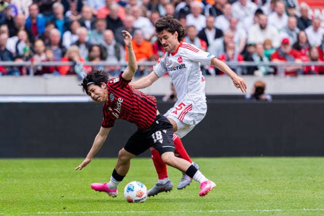 Hannover, Deutschland 17. Mai 2026: 2. BL - 2025 2026 - Sp. 34 - Hannover 96 gegen 1. FC Nürnberg Im Bild: v. li. im Zweikampf Daisuke Yokota (HAN) und Tom Baack (FCN) DFL DFB regulations prohibit any use of photographs as image sequences and or quasi-video Heinz von Heiden Arena Niedersachsen Copyright: xFotostandx xKruczynskix