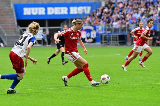 Fußball I Frauen I Saison 2025-2026 I Bundesliga I 26. Spieltag I Hamburger SV - FC Bayern München I 17.05.2026 Klara Bühl (17, FC Bayern München) dringt in den Strafraum ein. Hamburg Volksparkstadion Hamburg Deutschland Copyright: xLobeca WolfxGebhardtx