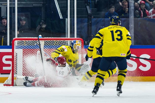 260517 Christian Wejse of Denmark and goaltender Arvid Söderblom of Sweden during the 2026 IIHF Ice hockey, Eishockey World Championship, WM, Weltmeisterschaft match between Denmark and Sweden on May 17, 2026 in Fribourg. Photo: Jesper Zerman BILDBYRAN kod JZ JZ0716 ishockey ice hockey ishockey-vm 2026 vm 2026 iihf world championship danmark denmark sverige sweden bbeng Copyright: JESPERxZERMAN BB260517JZ035