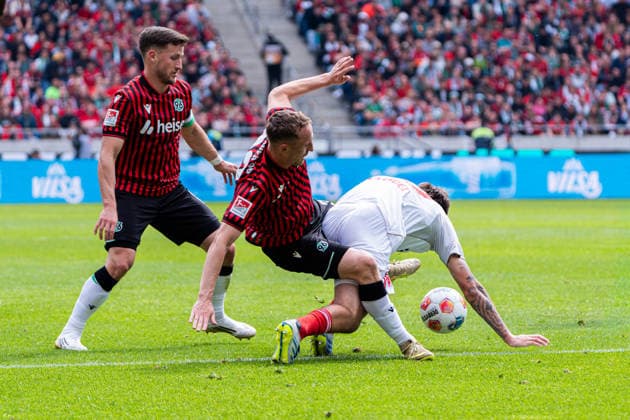 Hannover, Deutschland 17. Mai 2026: 2. BL - 2025 2026 - Sp. 34 - Hannover 96 gegen 1. FC Nürnberg Im Bild: v. li. im Zweikampf Maurice Neubauer (HAN) und Javier Fernandez (FCN) DFL DFB regulations prohibit any use of photographs as image sequences and or quasi-video Heinz von Heiden Arena Niedersachsen Copyright: xFotostandx xKruczynskix