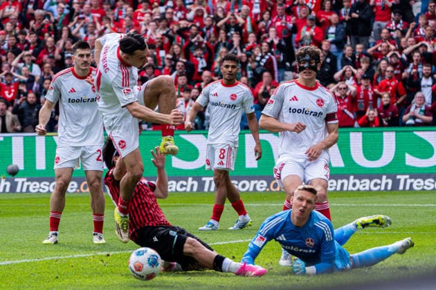 Hannover, Deutschland 17. Mai 2026: 2. BL - 2025 2026 - Sp. 34 - Hannover 96 gegen 1. FC Nürnberg Im Bild: v. li. im Zweikampf Berkay Yilmaz (FCN), Daisuke Yokota (HAN) und Torwart Jan Reichert (FCN) DFL DFB regulations prohibit any use of photographs as image sequences and or quasi-video Heinz von Heiden Arena Niedersachsen Copyright: xFotostandx xKruczynskix