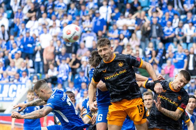 Deutschland: 2.Bundesliga, 34. Spieltag, Saison 2025 2026, 1.FC Magdeburg vs 1. FC Kaiserslautern Avnet Arena (Magdeburg) : Hanslik Daniel (1. FC Kaiserslautern, 19) im Kopfball Duell gegen Stalmach Dariusz (1. FC Magdeburg, 6) Copyright: xMichellexLukax