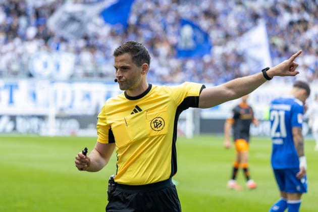 Deutschland: 2.Bundesliga, 34. Spieltag, Saison 2025 2026, 1.FC Magdeburg vs 1. FC Kaiserslautern Avnet Arena (Magdeburg) : Dr. Max Burda (Schiedsrichter) Copyright: xMichellexLukax