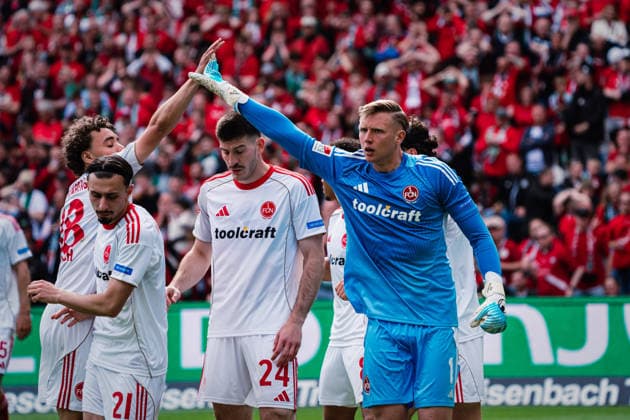 2. Bundesliga: Hannover 96 vs. 1. FC Nürnberg, 17.05.2026 Jan Reichert (1. FC Nürnberg, 1) klatscht mit Rafael Lubach (1. FC Nürnberg, 18) ab; Fußball, 2. Bundesliga, 34. Spieltag: Hannover 96 vs. 1. FC Nürnberg am 17.05.2026 in der Heinz von Heiden Arena, Hannover DFL REGULATIONS PROHIBIT ANY USE OF PHOTOGRAPHS AS IMAGE SEQUENCES AND OR QUASI-VIDEO. Copyright: xBEAUTIFULxSPORTS Tonhäuserx