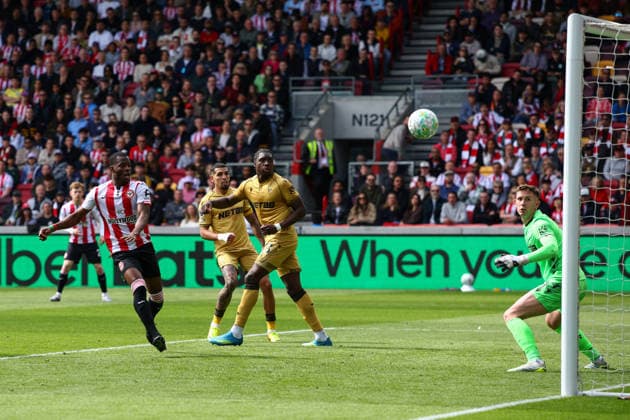 Premier League: Brentford v Crystal Palace LONDON, UK - 17th May 2026: Dango Ouattara of Brentford scores his side s first goal during the Premier League match between Brentford FC and Crystal Palace FC at Gtech Community Stadium London Gtech Community Stadium England United Kingdom Copyright: xCraigxMercerx xPeakxActionxPhotosx