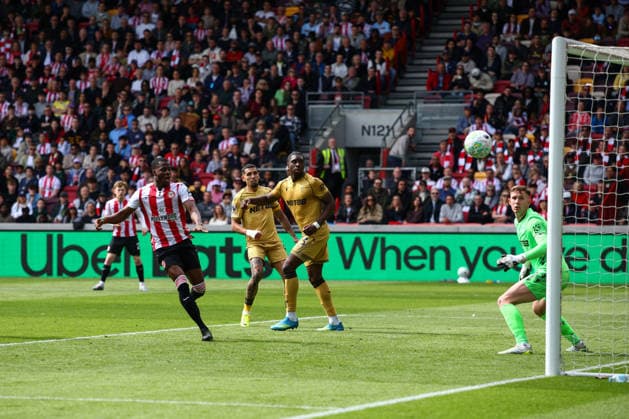 Premier League: Brentford v Crystal Palace LONDON, UK - 17th May 2026: Dango Ouattara of Brentford scores his side s first goal during the Premier League match between Brentford FC and Crystal Palace FC at Gtech Community Stadium London Gtech Community Stadium England United Kingdom Copyright: xCraigxMercerx xPeakxActionxPhotosx
