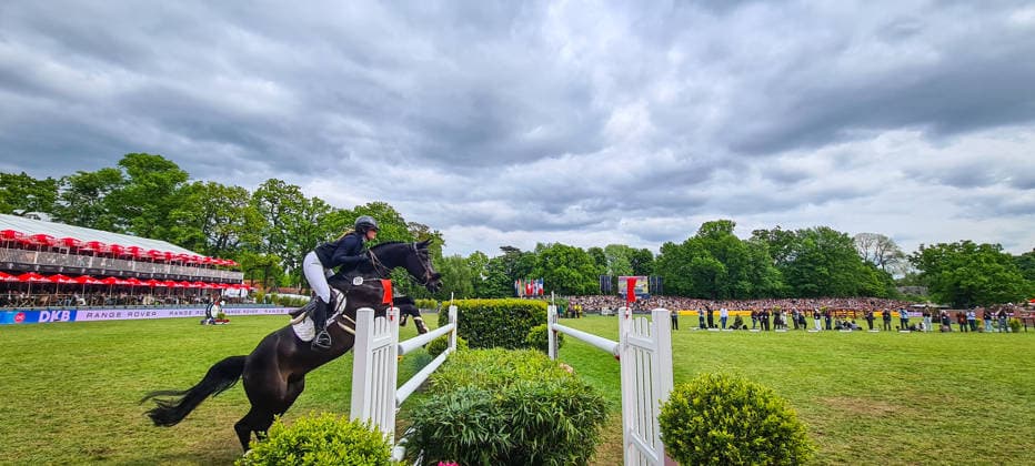 Deutsches Spring-Derby - Abschluss und Höhepunkt des Turniers - Deutsche Reiterin Marike Ahlers auf Abahadschi 2 Al Shira aa Deutsches Spring- & Dressur Derby 2026 in Hamburg-Klein Flottbek, Hamburg Hamburg Deutschland Derby‘Park Hamburg‘Klein Flo