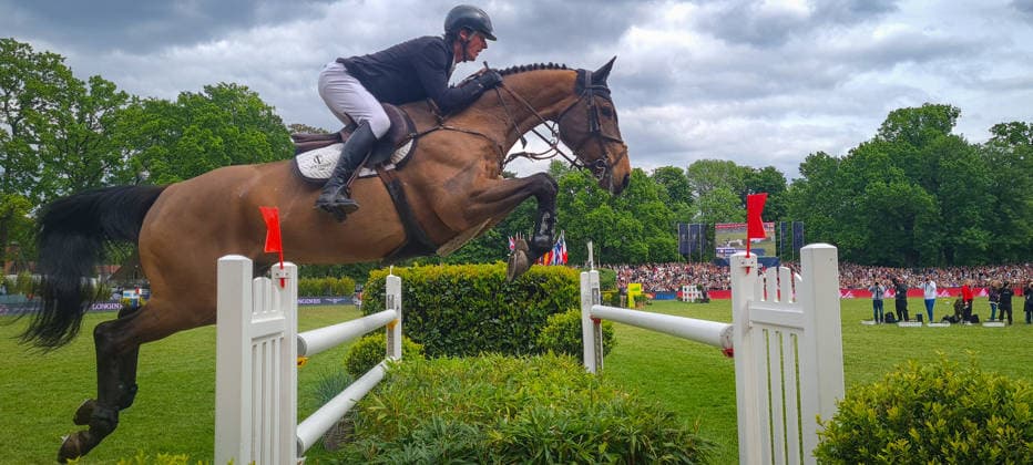 Deutsches Spring-Derby - Abschluss und Höhepunkt des Turniers - Irischer Reiter Conor McMahon auf Sea Shanghai Al Shira aa Deutsches Spring- & Dressur Derby 2026 in Hamburg-Klein Flottbek, Hamburg Hamburg Deutschland Derby‘Park Hamburg‘Klein Flo