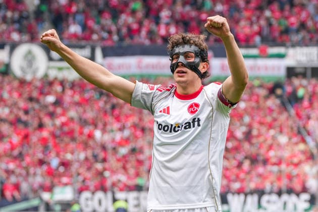 Deutschland: Fussball 2. Bundesliga, Saison 2025 26, 34. Spieltag, Hannover 96 vs 1. FC Nürnberg, 17.05.2026, Heinz von Heiden Arena (Hannover, Niedersachsen) Torjubel zum 2:2 durch Mohamed Ali Zoma (1. FC Nürnberg, 23) Freude Jubel Emotionen Fabio Gruber (1. FC Nürnberg, 4) Copyright: xLeonxFrickx