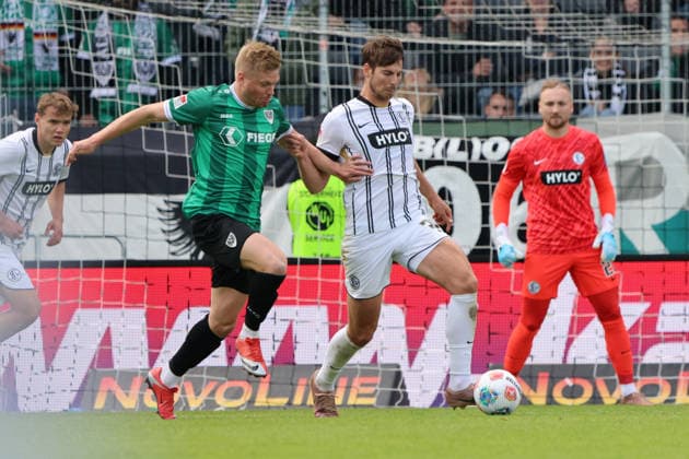17.05.2026, Fussball, Herren, 2. Bundesliga, Saison 2025 2026, SV 07 Elversberg SC Preußen Münster, Maximilian Rohr (SV 07 Elversberg), Lars Lokotsch (SC Preußen Münster) Elversberg Ursapharm-Arena an der Kaiserlinde Saarland Deutschland (DEU) Copyright: xSebastianxBachx