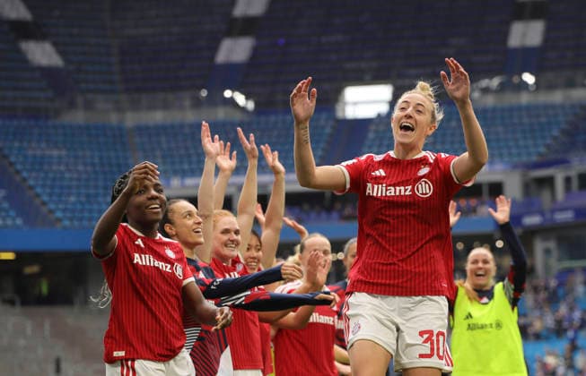 Foto : Carolin SIMON (FC Bayern) nimmt Abschied von den Fans Fussball Pixel Bundesliga der Frauen 26. Spieltag am So. 17.05.2026 Hamburger SV - FC Bayern München