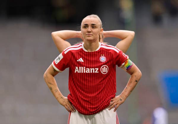 Symbolfoto : Spiegelbild , die Torschützing Georgia STANWAY (FC Bayern) und hinten Linda Dallmann (FC Bayern) Fussball Pixel Bundesliga der Frauen 26. Spieltag am So. 17.05.2026 Hamburger SV - FC Bayern München