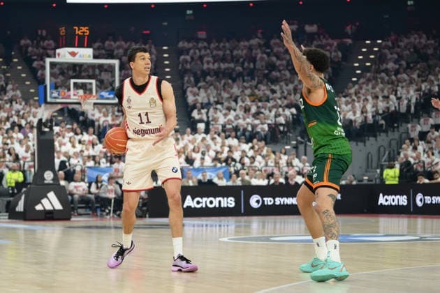 Basketball, easy Credit BBL, 20260517, FC Bayern München - Vet-Concept Gladiators Trier. Im Bild v.l. Vladimir LUCIC (Bayern, 11), Nolan ADEKUNLE (Trier, 22). München SAP Garden Bayern Deutschland Copyright: Passion2Press.dex xMarkusxFischex