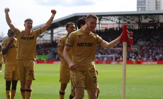 Premier League - Brentford FC v Crystal Palace FC LONDON, ENGLAND, MAY 17: GOAL 2-1. Adam Wharton of Crystal Palace goal celebration after scoring his first goal for Crystal Palace during the Premier League match between Brentford FC v Crystal Palace FC at GTECH Community Stadium, London, England, on May 17. (Photo by Daniel Weir) London GTCH Community Stadium England Copyright: xDanielxWeir SportsxPressxPhotox Sportspressphoto_SPR148727