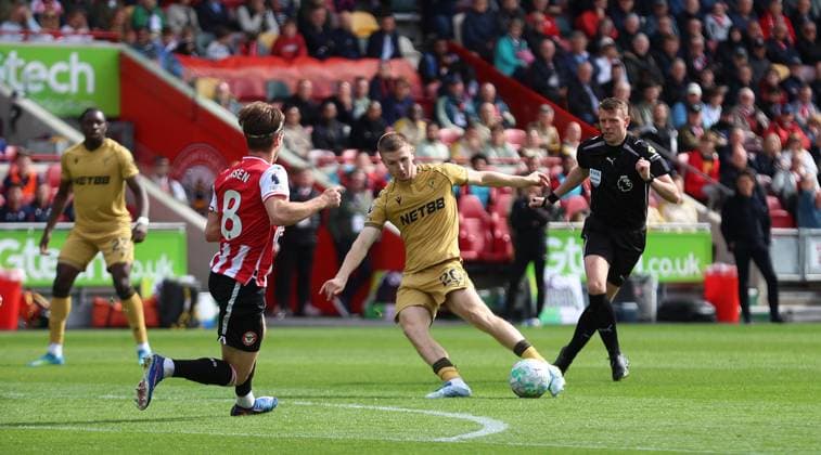 Premier League - Brentford FC v Crystal Palace FC LONDON, ENGLAND, MAY 17: GOAL 2-1, Adam Wharton of Crystal Palace scores his first goal for Crystal Palace to put Crystal Palace 2-1 ahead during the Premier League match between Brentford FC v Crystal Palace FC at GTECH Community Stadium, London, England, on May 17. (Photo by Daniel Weir) London GTCH Community Stadium England Copyright: xDanielxWeir SportsxPressxPhotox Sportspressphoto_SPR148730