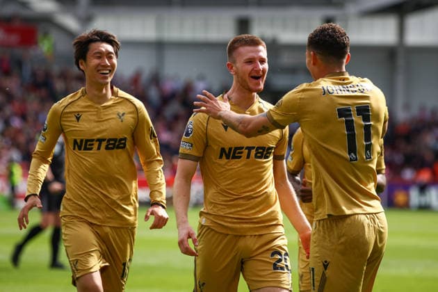 Premier League: Brentford v Crystal Palace LONDON, UK - 17th May 2026: Adam Wharton of Crystal Palace celebrates with team mates after scoring his side s second goal during the Premier League match between Brentford FC and Crystal Palace FC at Gtech Community Stadium London Gtech Community Stadium England United Kingdom Copyright: xCraigxMercerx xPeakxActionxPhotosx
