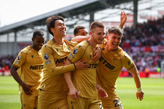 Premier League: Brentford v Crystal Palace LONDON, UK - 17th May 2026: Adam Wharton of Crystal Palace celebrates with team mates after scoring his side s second goal during the Premier League match between Brentford FC and Crystal Palace FC at Gtech Community Stadium London Gtech Community Stadium England United Kingdom Copyright: xCraigxMercerx xPeakxActionxPhotosx
