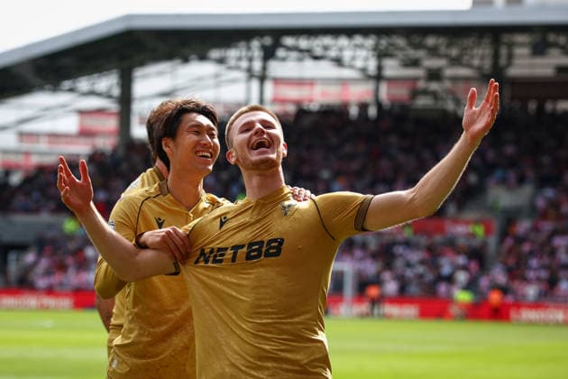 Premier League: Brentford v Crystal Palace LONDON, UK - 17th May 2026: Adam Wharton of Crystal Palace celebrates with team mates after scoring his side s second goal during the Premier League match between Brentford FC and Crystal Palace FC at Gtech Community Stadium London Gtech Community Stadium England United Kingdom Copyright: xCraigxMercerx xPeakxActionxPhotosx