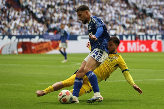 Adil Aouchiche (FC Schalke 04) beim Spiel der 2. Bundesliga (Saison 2025 26) FC Schalke 04 - Eintracht Braunschweig - Copyright: Thomas Pakusch