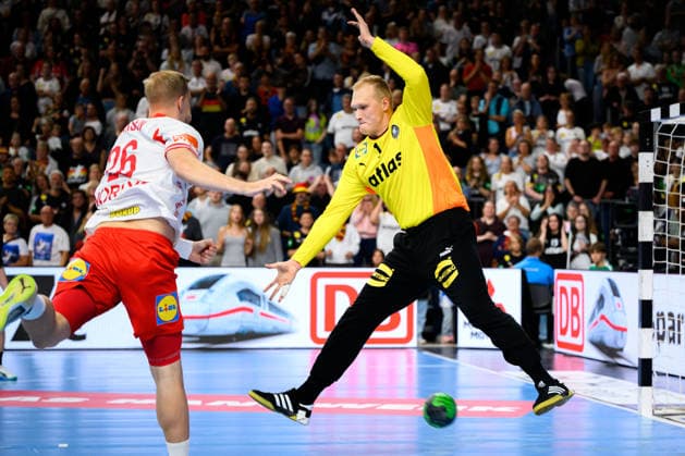 Koeln: Handball Laenderspiel - Deutschland - Daenemark v.li. Daenemarks Johan Hansen, Torhueter David Späth David Spaeth (Deutschland) Koeln Lanxess Arena Deutschland