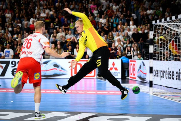 Koeln: Handball Laenderspiel - Deutschland - Daenemark v.li. Daenemarks Johan Hansen, Torhueter David Späth David Spaeth (Deutschland) Koeln Lanxess Arena Deutschland