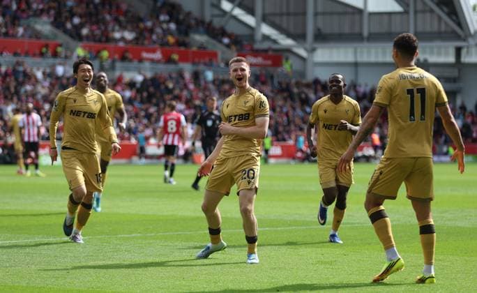 Premier League - Brentford FC v Crystal Palace FC LONDON, ENGLAND, MAY 17: GOAL 2-1. Adam Wharton of Crystal Palace goal celebration after scoring his first goal for Crystal Palace during the Premier League match between Brentford FC v Crystal Palace FC at GTECH Community Stadium, London, England, on May 17. (Photo by Daniel Weir) London GTCH Community Stadium England Copyright: xDanielxWeir SportsxPressxPhotox Sportspressphoto_SPR148732