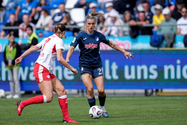v.li.: Andrea Norheim (RBL, 3), Selina Cerci (TSG, 29), Zweikampf, Spielszene, Duell, duel, tackle, tackling, Dynamik, Action, Aktion, 17.05.2026, Sinsheim (Hoffenheim) (Deutschland), Fussball, Google Pixel Frauen-Bundesliga, TSG 1899 Hoffenheim - RB Leipzig, DFB DFL REGULATIONS PROHIBIT ANY USE OF PHOTOGRAPHS AS IMAGE SEQUENCES AND OR QUASI-VIDEO.