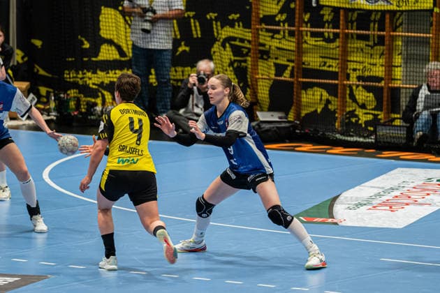 HSG Blomberg-Lippe (GER) vs. Borussia Dortmund (GER) Handball, 1. Handball Bundesliga Frauen, Finale, Spiel 1, 17.5.2026, Saision 2025 2026, Dortmund Nieke Kuehne (HSG Blomberg-Lippe, 09) verteidigt gegen Alina Grijseels (Borussia Dortmund, 04) Dortmund Sporthalle Wellinghofen Deutschland