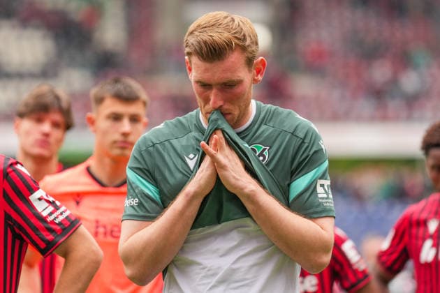17.05.2026, xydrx, Herren, Fußball, 2.Bundesliga, Hannover 96 - 1.FC Nürnberg, Saison 2025 2026, Heinz von Heiden Arena: Leo Weinkauf (Hannover 96, 30) enttäuscht nach dem Spiel DFB regulations prohibit any use of photographs as image sequences and or quasi-video. Copyright: HMBxMedia YannisxDreimann