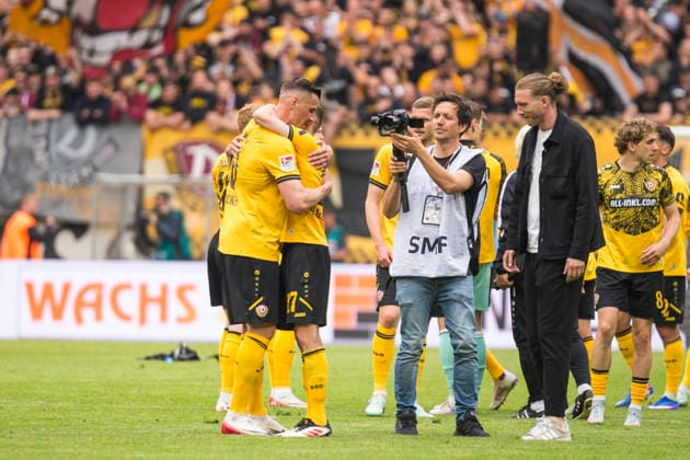 17.05.2026, xomx, Fussball 2.Bundesliga, Dynamo Dresden - Holstein Kiel v.l. Das Spiel ist aus und vorbei. Jubel bei der SGD. Verabschiedung Stefan Kutschke (Dynamo Dresden) (DFL DFB REGULATIONS PROHIBIT ANY USE OF PHOTOGRAPHS as IMAGE SEQUENCES and or QUASI-VIDEO) Dresden