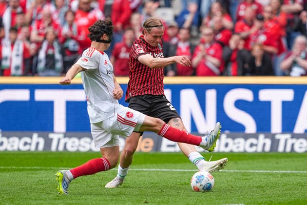 17.05.2026, xydrx, Herren, Fußball, 2.Bundesliga, Hannover 96 - 1.FC Nürnberg, Saison 2025 2026, Heinz von Heiden Arena: Fabio Gruber (1.FC Nürnberg, 4) im Zweikampf gegen Stefan Teitur Thordarson (Hannover 96, 23) DFB regulations prohibit any use of photographs as image sequences and or quasi-video. Copyright: HMBxMedia YannisxDreimann