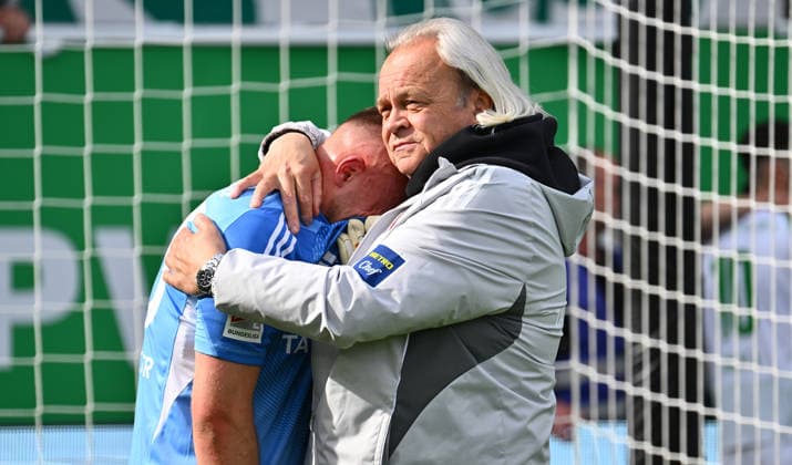 Sport Bilder des Tages 17.05.2026 - Fussball - Saison 2025 2026 - 2. Fussball - Bundesliga - 34. Spieltag: SpVgg Greuther Fürth ( Kleeblatt ) - Fortuna Düsseldorf - Sportfoto Zink - xwoxzix - DFL regulations prohibit any use of photographs as image sequences and or quasi-video - only for editorial use - Florian Kastenmeier (33, Fortuna Düsseldorf F95 ) enttäuscht Enttäuschung nach Spielende - Abstieg Absteiger