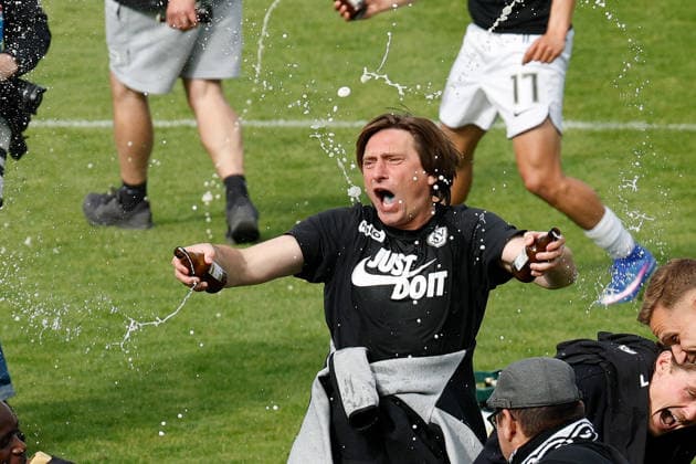 Sport Bilder des Tages 17.05.2026, xjrdrx, Fussball 2.Bundesliga, SV Elversberg - Preußen Münster v.l. Jubel, Freude über den Aufstieg in die 1. Bundesliga Trainer Vincent Wagner (SV Elversberg) (DFL DFB REGULATIONS PROHIBIT ANY USE OF PHOTOGRAPHS as IMAGE SEQUENCES and or QUASI-VIDEO) Elversberg