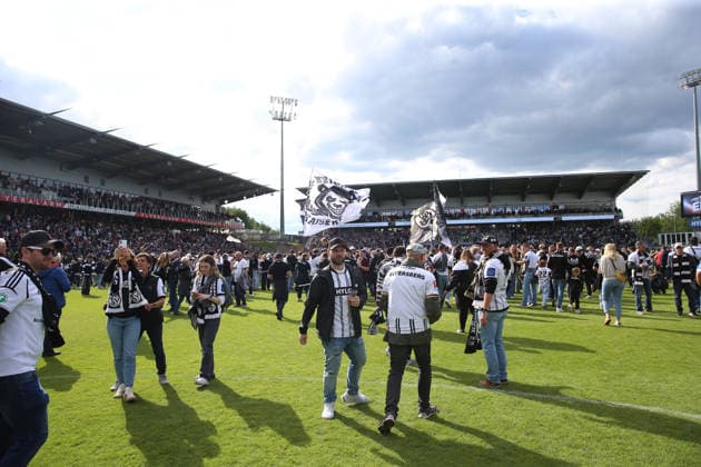 17.05.2026, xrekx, Fussball 2.Bundesliga, SV Elversberg - Preußen Münster v.l. Aufstiegsfeier SV Elversberg Fans ,Stimmung, Schals, Ultras, Zuschauer, Besucher, Choreo, Choreografie, atmosphere, scarves, spectators, visitors (DFL DFB REGULATIONS PROHIBIT ANY USE OF PHOTOGRAPHS as IMAGE SEQUENCES and or QUASI-VIDEO) Elversberg